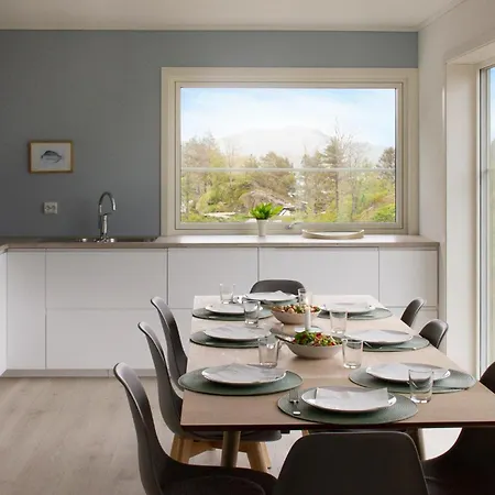Holiday home 4 Bedroom Stunning In